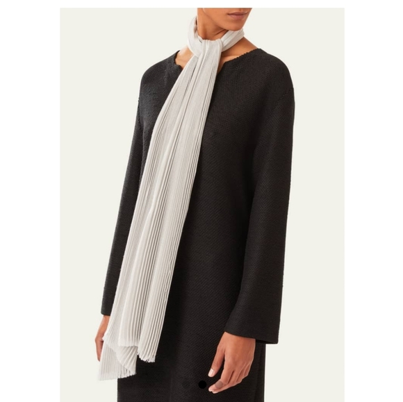 Loro Piana womens scarf in navy